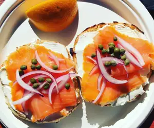 Lox bagel with capers